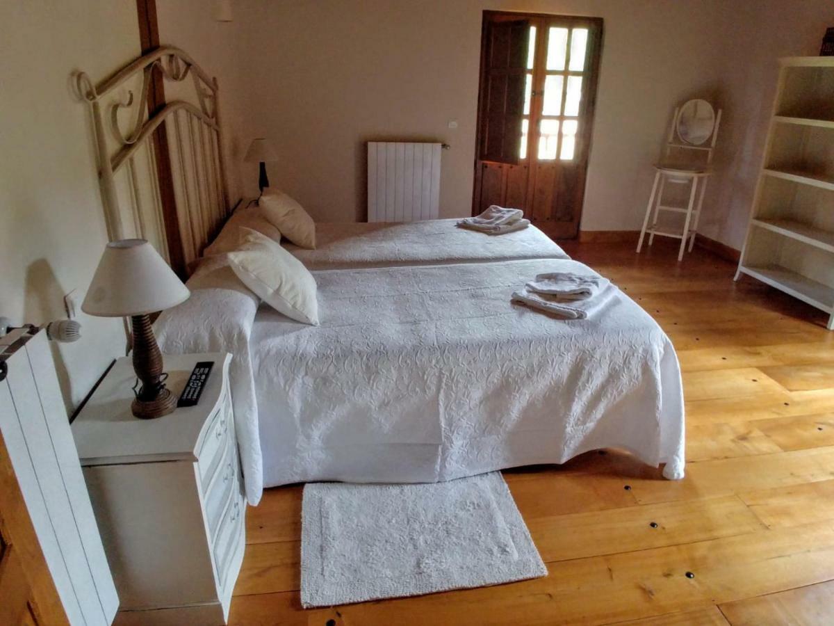 Trisileja En Novales Hotell Eksteriør bilde